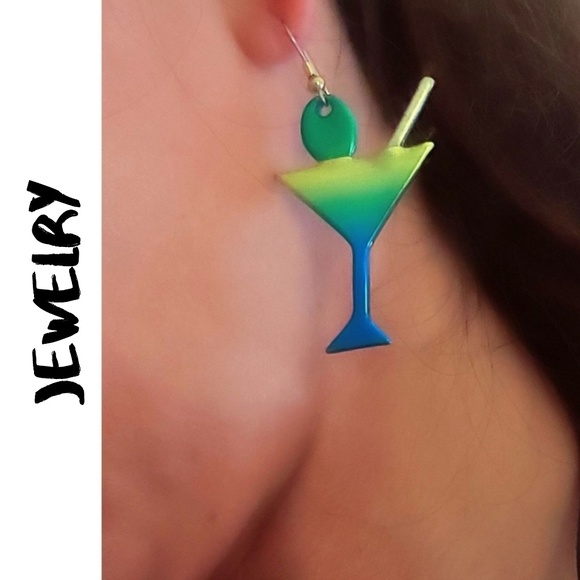 🛍🚨 CLOSET CLEAROUT!! Acrylic Dip Dyed Earrings - Picture 2 of 3